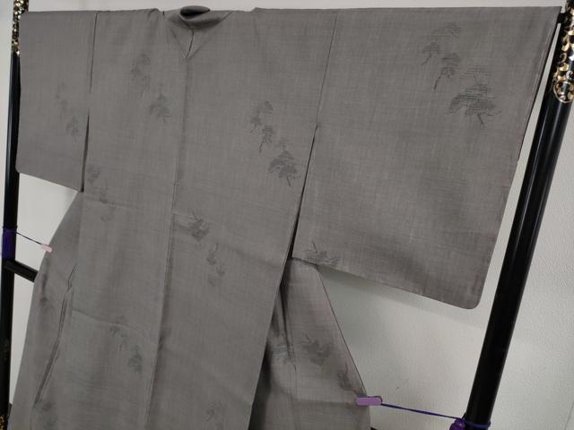 平和屋本店●極上 本場結城紬 重要無形文化財 井上商事謹製 100亀甲 飛び亀甲柄 松 源氏鼠色地 証紙付き 逸品 未使用 DZAB6060kh6