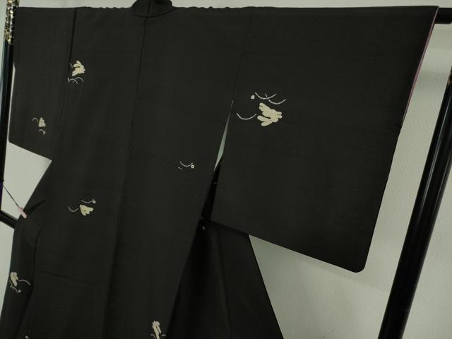 平和屋着物●極上 十日町 名門青柳謹製 紬 絞り 飛兎 うさぎ 黒地 逸品 DZAB6068kh6