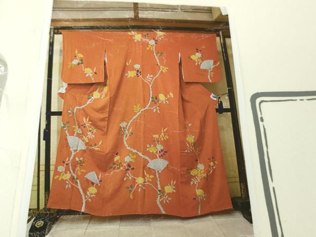 平和屋本店●極上 京都祇園の老舗 ぎをん齋藤 訪問着 駒刺繍 檜扇に椿 黄櫨染色地 鬼しぼ縮緬 たとう紙付き 逸品 DZAB6524kh6