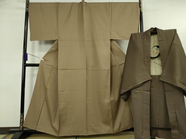 平和屋本店●極上 男性 お召 アンサンブル キングサイズ 長羽織 羽裏・般若 生壁色×涅色 逸品 未使用 DZAB6580kh6
