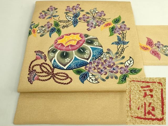 平和屋本店●最高級 城間栄順 本場琉球紅型 九寸名古屋帯 花 薄い飴色地 鬼しぼ縮緬 逸品 DZAB6655kh6