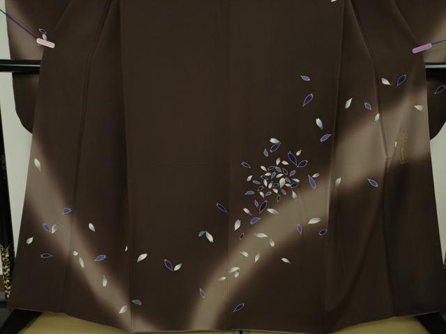 平和屋本店●極上 世界的人形師 辻村寿三郎 ジュサブロー 振袖 舞桜 花弁 黒紅色地 暈し染め 金彩 縮緬地 反端付き 逸品 DZAB7008kh6