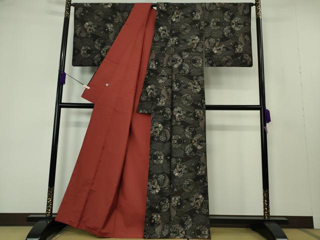 平和屋本店●極上 中国三大刺繍 スワトウ刺繍 本場大島紬 古代染色純泥染 流水雪輪花文 黒地 木瀬紬工場謹製 証紙付き 逸品 DZAB7206kh6