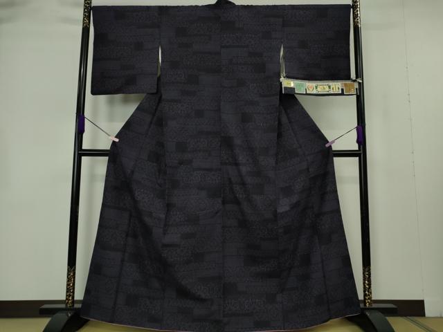 平和屋本店●極上 本場結城紬 重要無形文化財 井上商事謹製 100亀甲 花菱横段文 藍鉄色地 証紙・証明書付き 逸品 DZAB7231kh6