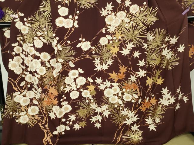 平和屋本店●極上 創業460年・千總 振袖 刺繍 松 梅 楓 赤褐色地 金彩 西武百貨店扱い 反端付き 逸品 DZAB8250kh6