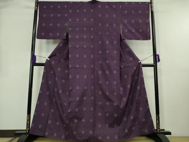 平和屋本店●極上 国指定重要無形文化財 本場久米島紬 手織 希少色・葡萄色地 まるやま扱い 反端付き 逸品 DZAB8717kh6