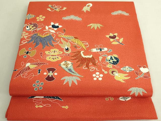 平和屋本店●極上 日本工芸会正会員 京友禅作家 清水光美 九寸開き名古屋帯 駒刺繍 宝尽くし 鬼しぼ縮緬 金赤色地 逸品 DZAB9147kh6