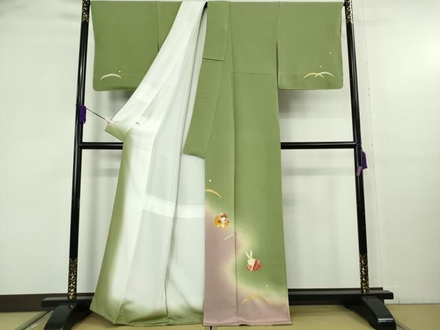 平和屋着物●極上 人形作家・ホリヒロシ 訪問着 兎 雀 馬 雪芝 草色地 鬼しぼ縮緬 暈し染め 反端付き 逸品 未使用 DZAB9259kh6