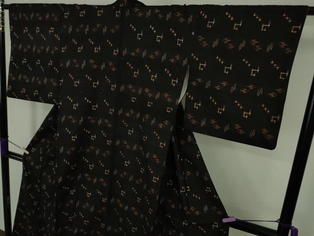 平和屋着物●極上 国指定重要無形文化財 本場久米島紬 手織 逸品 DZAB9456kh6