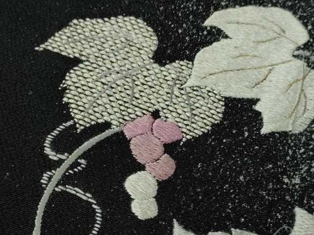 平和屋本店●極上 訪問着 手刺繍 葡萄蔦の葉文 黒地 鬼しぼ縮緬 金糸 逸品 DZAB9738kh6