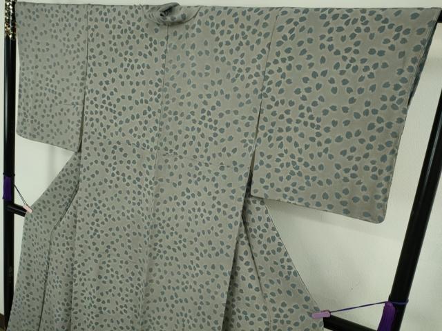 平和屋本店●極上 和染紅型 栗山紅型 栗山吉三郎 小紋 舞桜 桔梗鼠色地 鬼しぼ縮緬 逸品 未使用 DZAB9781kh6