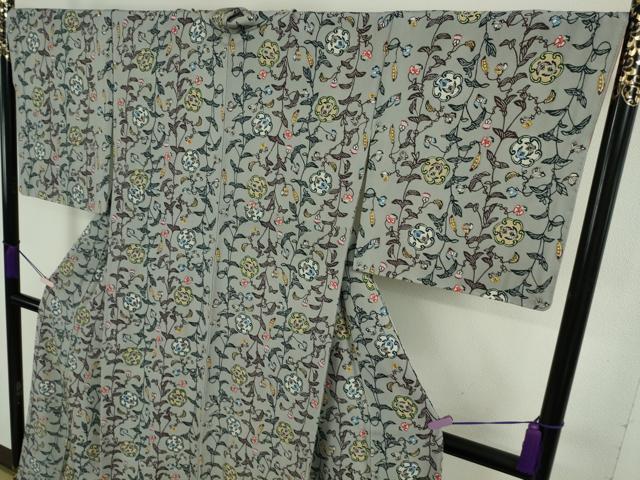 平和屋本店●希少 本場琉球びんがた 沖縄県指定無形文化財保持者 宮城里子 小紋 蔦の葉双鳥文 素鼠色 反端付き 逸品 未使用 DZAC0076kh6