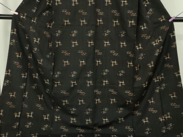 平和屋本店●極上 国指定重要無形文化財 本場久米島紬 新垣トミ作 手織 草木染 泥染 証紙付き ロング丈 逸品 DZAC0245kh6