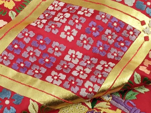 平和屋本店●極上 中国三大刺繍 相良刺繍 総刺繍 駒刺繍 色打掛 和装 婚礼 結婚式 花嫁 格天井花文 金彩 仮絵羽 逸品 未使用 DZAC0375kh6