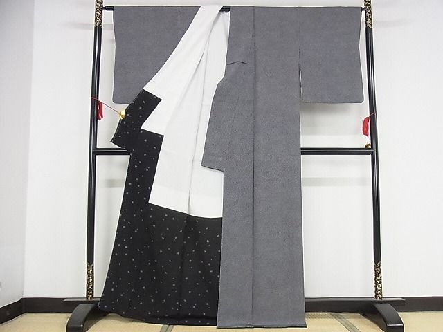 平和屋本店■極上 人間国宝 小宮康孝 型・篠原雄次 江戸小紋 夜桜 黒地 反端付き 正絹 逸品 未使用 KAAA1407kk4 - 平和屋