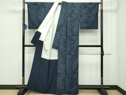 平和屋本店■極上　本場結城紬　重要無形文化財　100亀甲　奥順　草花文　藍鉄色地　証紙付き　逸品　CZAA1628s5 - 平和屋