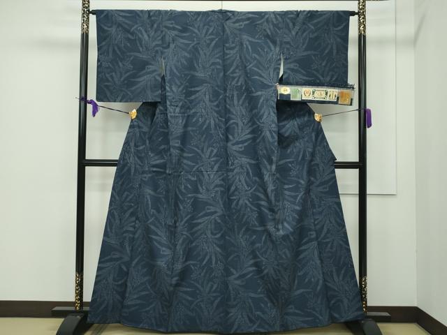 平和屋本店■極上　本場結城紬　重要無形文化財　100亀甲　奥順　草花文　藍鉄色地　証紙付き　逸品　CZAA1628s5 - 平和屋