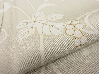 平和屋本店●極上 きもの志麻 岩下志麻ブランド 訪問着 駒刺繍 葡萄唐草文 金彩 白橡色地 パールトーン加工 逸品3s20967