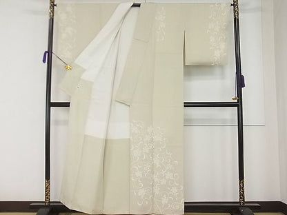 平和屋本店●極上 きもの志麻 岩下志麻ブランド 訪問着 駒刺繍 葡萄唐草文 金彩 白橡色地 パールトーン加工 逸品3s20967