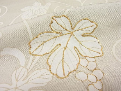 平和屋本店●極上 きもの志麻 岩下志麻ブランド 訪問着 駒刺繍 葡萄唐草文 金彩 白橡色地 パールトーン加工 逸品3s20967