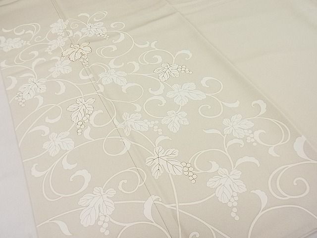 平和屋本店●極上 きもの志麻 岩下志麻ブランド 訪問着 駒刺繍 葡萄唐草文 金彩 白橡色地 パールトーン加工 逸品3s20967