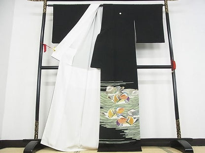 平和屋本店●極上　人間国宝・羽田登喜男　黒留袖　鴛鴦　九羽　金彩　着丈165.5cm　裄丈66cm　正絹　逸品　3kk3945