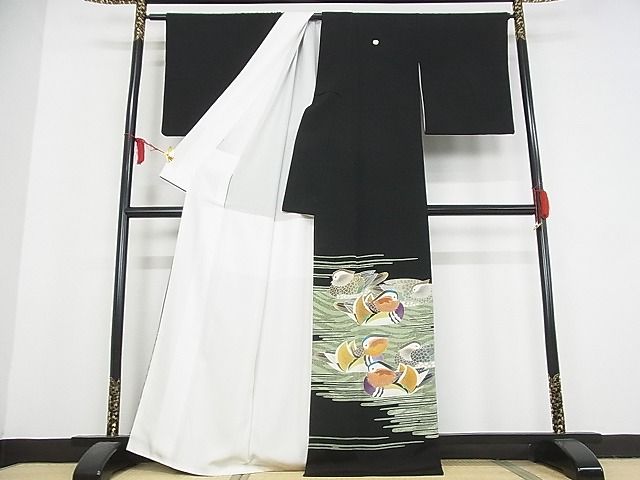 平和屋本店●極上　人間国宝・羽田登喜男　黒留袖　鴛鴦　九羽　金彩　着丈165.5cm　裄丈66cm　正絹　逸品　3kk3945