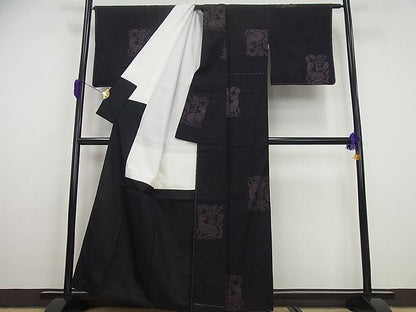 平和屋本店●極上 本場結城紬 重要無形文化財 奥順謹製 １００亀甲 飛び亀甲柄 花兎 黒地 証紙付き 逸品 未使用4s126