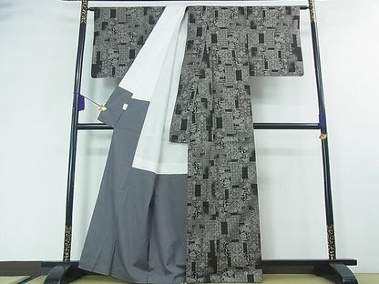 平和屋本店●極上　伝統工芸士 永長洋一　本場大島紬　十八算　12マルキ　泥染　色紙重ね花文　永長織物謹製　証紙付き　逸品　DZAA0701kh4