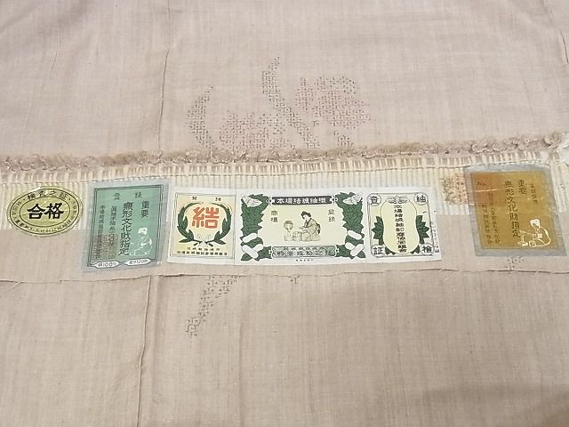 平和屋本店●極上 本場結城紬 重要無形文化財 80亀甲 飛び亀甲柄 草花文 着丈158.5cm 裄丈65.5cm 正絹 逸品 4kk0158