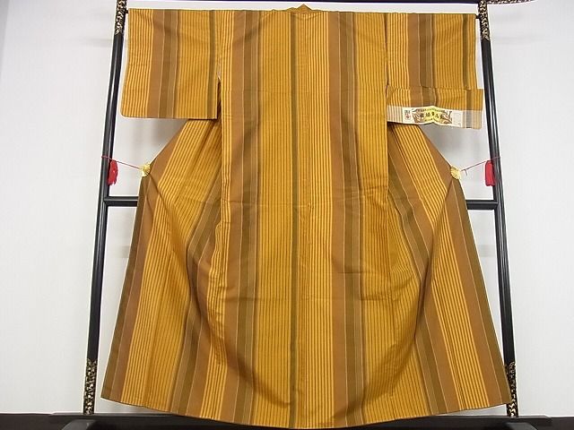 平和屋本店●極上 本場黄八丈 平織 紬 縞 証紙付き 西條 着丈156cm 裄丈66.5cm 正絹 逸品 4kk0237