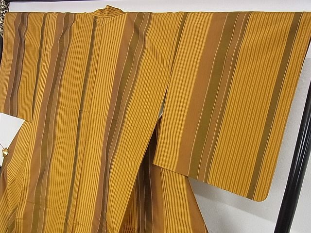 平和屋本店●極上 本場黄八丈 平織 紬 縞 証紙付き 西條 着丈156cm 裄丈66.5cm 正絹 逸品 4kk0237