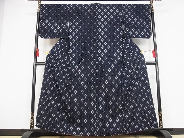 平和屋本店●極上　浦野理一　紬　菱絣　着丈159.5cm　裄丈68.5cm　正絹　逸品　未使用　4kk0247