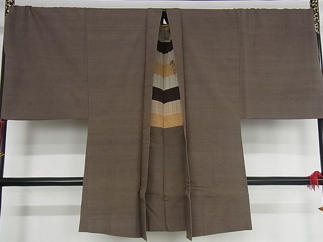 平和屋本店●極上　男性　紬　アンサンブル　兵児帯セット　着物：生壁色　羽織：焦茶　兵児帯：虫襖 　正絹　逸品　KAAA0871kk4