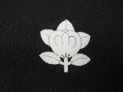 平和屋着物■豪華黒留袖　駒刺繍　御所車風景文　金彩　逸品　CAAD9491ze