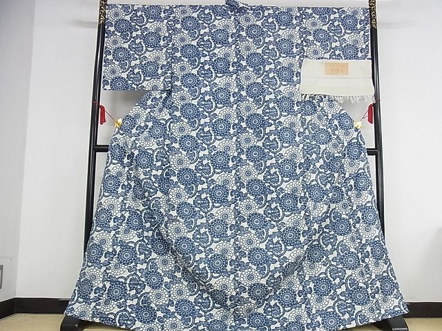 平和屋本店■極上 人間国宝 芹沢圭介一番弟子 下平清人 小紋 単衣 型絵染 藍 紬地 菊唐草 反端付き 正絹 逸品 未使用 KAAA1076kk4