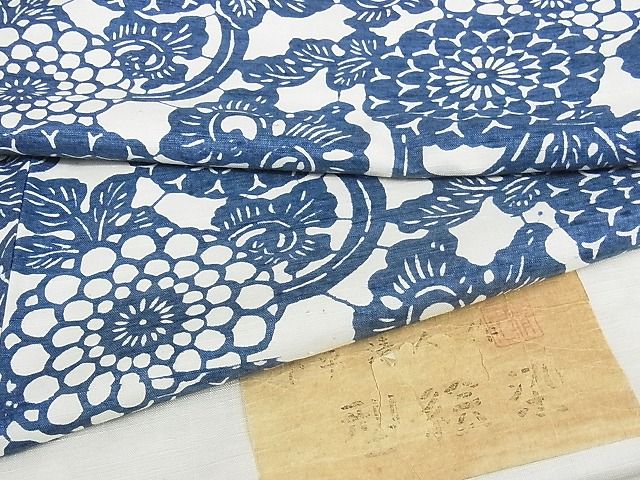 平和屋本店■極上 人間国宝 芹沢圭介一番弟子 下平清人 小紋 単衣 型絵染 藍 紬地 菊唐草 反端付き 正絹 逸品 未使用 KAAA1076kk4