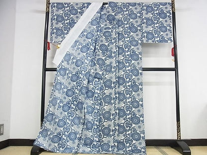 平和屋本店■極上 人間国宝 芹沢圭介一番弟子 下平清人 小紋 単衣 型絵染 藍 紬地 菊唐草 反端付き 正絹 逸品 未使用 KAAA1076kk4