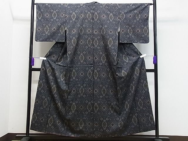 平和屋着物□本場大島紬 泥染め 7マルキ 吉祥唐草文 逸品 CAAE7795gh