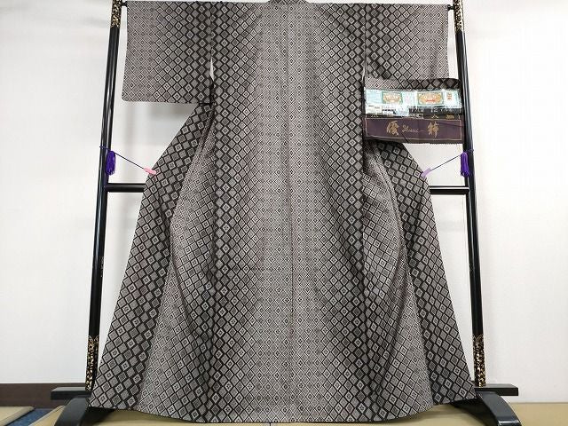 平和屋本店●極上　本場大島紬　十八算　12マルキ　古代染色純泥染　優粋　花菱　鈴乃屋扱い　証紙付き　逸品　DZAA1775kh4