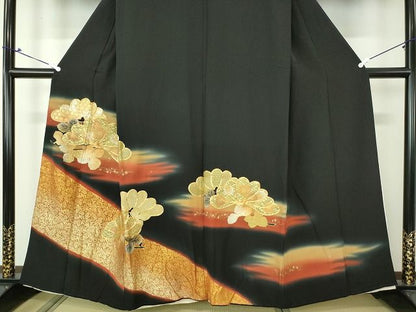 平和屋着物■豪華黒留袖 駒刺繍 松葉花文 暈し染め 金彩 逸品 DAAH6157sf