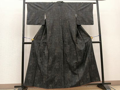 平和屋着物■本場大島紬　破れ色紙捻じ梅文　正絹　逸品　BAAQ5409yc