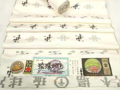 平和屋着物●本場琉球絣 紬 反物 着尺 手織 大城誠光作 証紙付き 逸品 未使用 DAAQ1275zzz