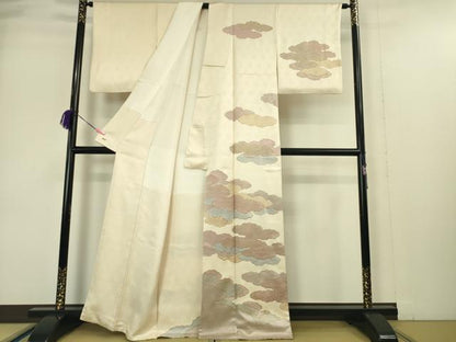 平和屋本店■極上　皇室献上作家　藤井寛　訪問着　駒刺繍　雲重ね　薄卵色地　金彩　三越扱い　逸品　DZAA4992kh5