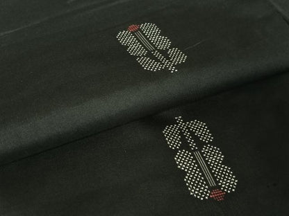 平和屋着物●本場大島紬 地空 ７マルキ 椿 黒地 正絹 逸品 AAAT9431np
