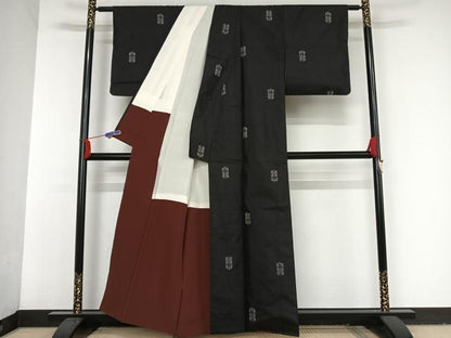 平和屋着物●本場大島紬 地空 ７マルキ 椿 黒地 正絹 逸品 AAAT9431np