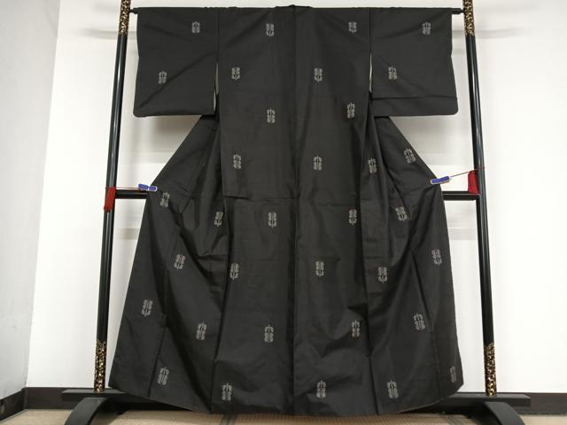平和屋着物●本場大島紬 地空 ７マルキ 椿 黒地 正絹 逸品 AAAT9431np