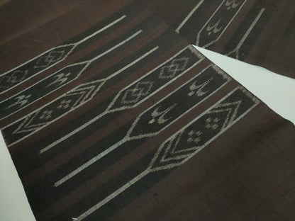 平和屋本店●極上 本場琉球絣 九寸名古屋帯 草木染 手織り 大城廣四郎織物工房 憲法黒茶色地 証紙付き 逸品 DZAA5474kh5