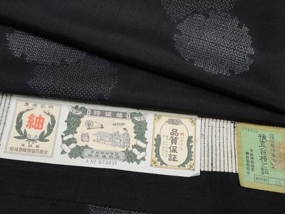 平和屋本店●極上 結城紬 100亀甲 雪輪重ね文 黒地 証紙付き さが美扱い 結城屋謹製 逸品 CYAA2420s5