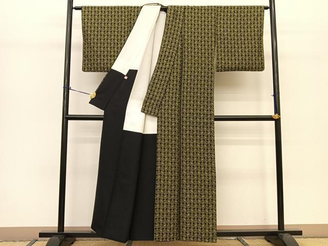 平和屋着物●上質なお召 黄金糸 色紙兎花文 黒地 正絹 逸品 BAAT0841yc